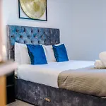 The Axium Suite- Free Parking, Near Station, City Center, Fast Wifi, Up To 6 People!