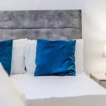 The Axium Suite- Free Parking, Near Station, City Center, Fast Wifi, Up To 6 People!
