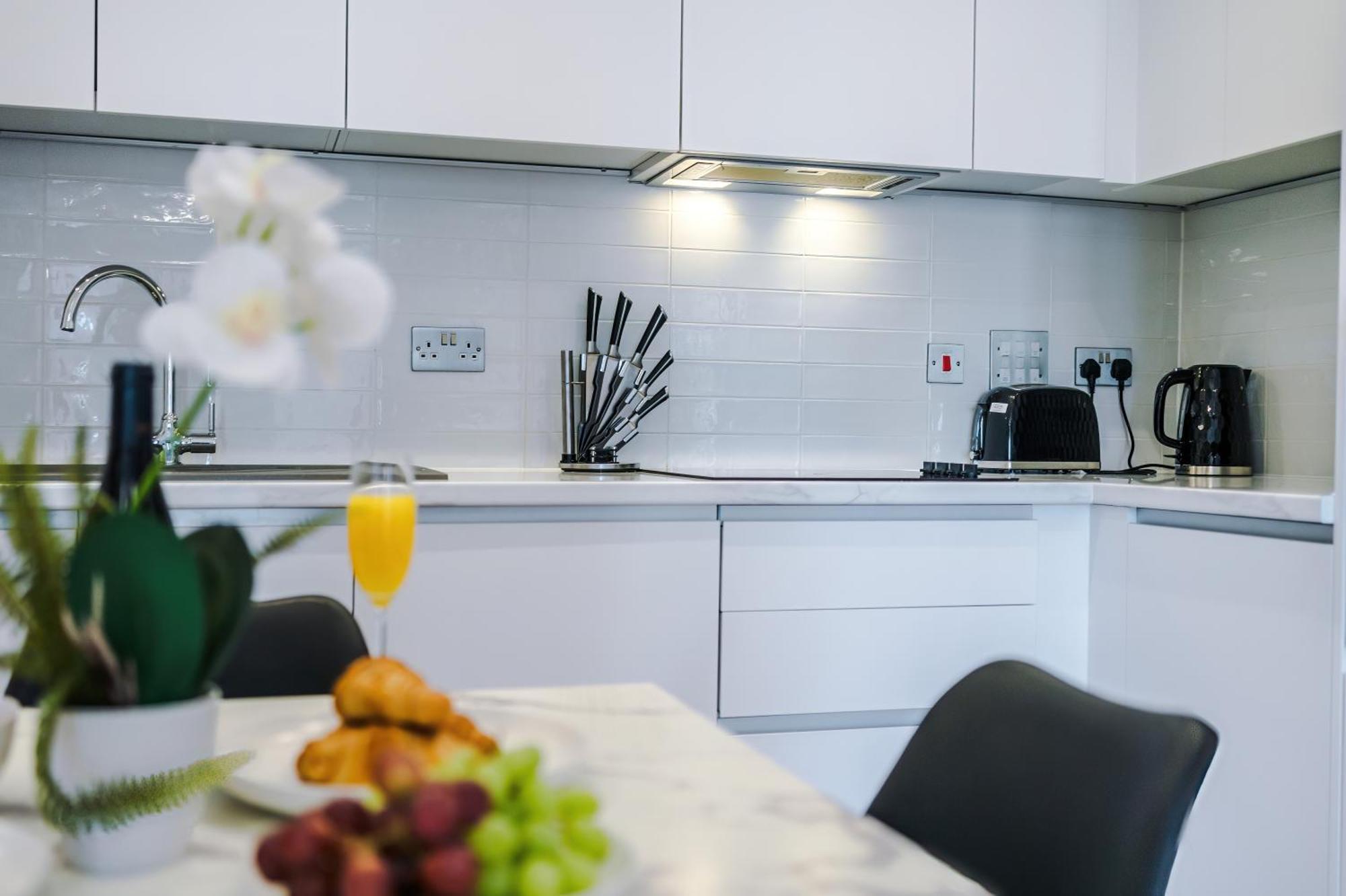 The Axium Suite- Free Parking, Near Station, Center, Fast Wifi, Up To 6 People! Apartment *