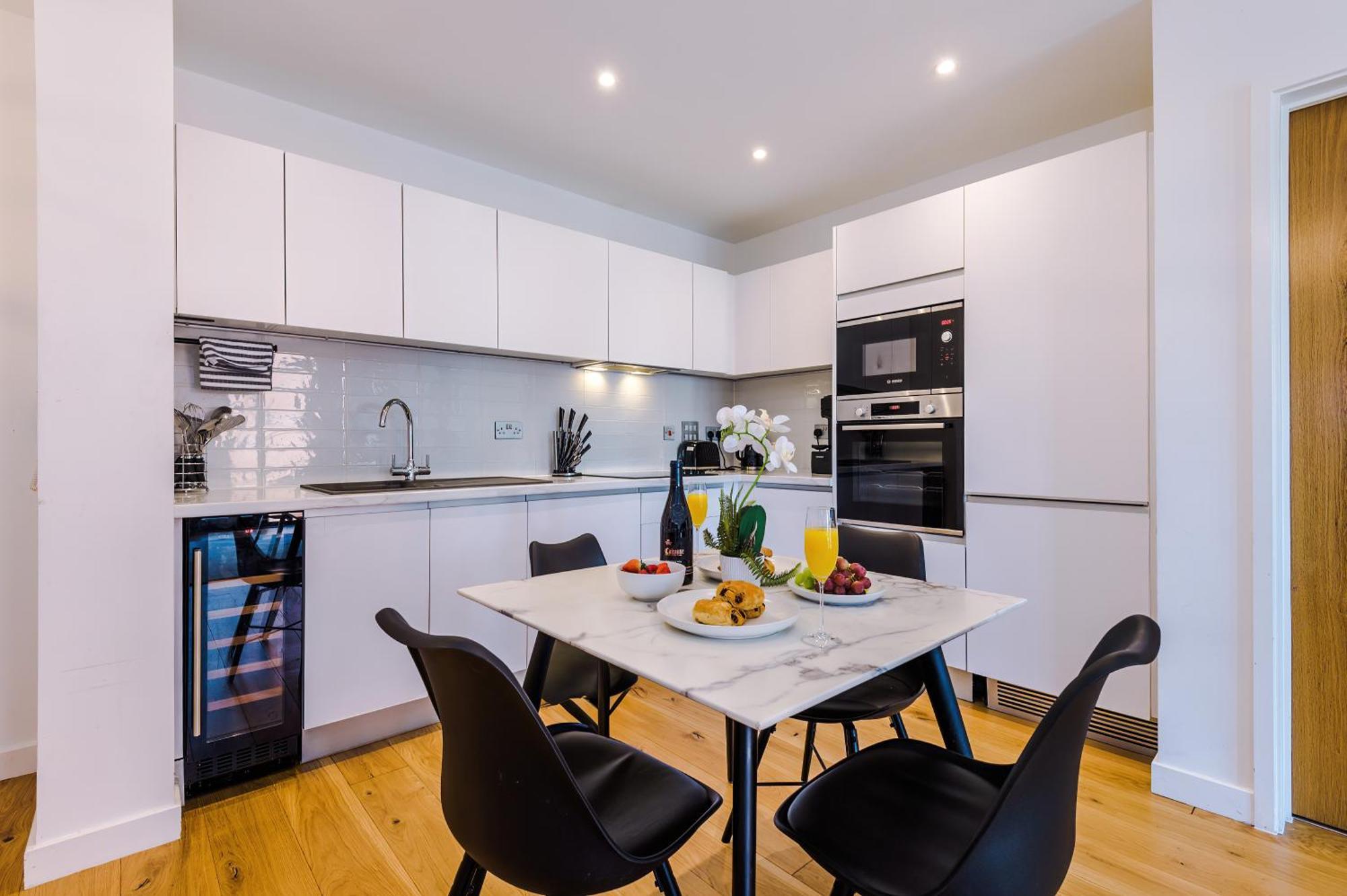 The Axium Suite- Free Parking, Near Station, Center, Fast Wifi, Up To 6 People! Apartment *