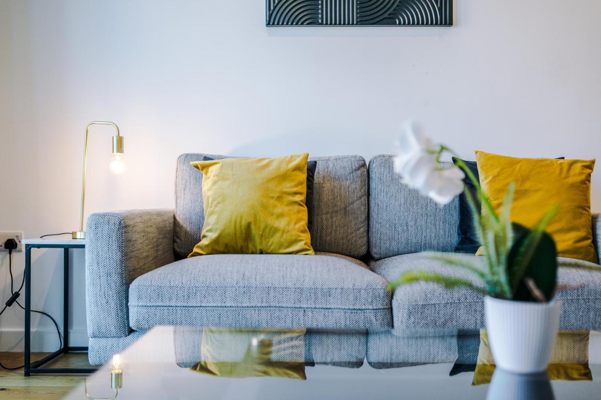 Apartment The Axium Suite- Free Parking, Near Station, Center, Fast Wifi, Up To 6 People! *