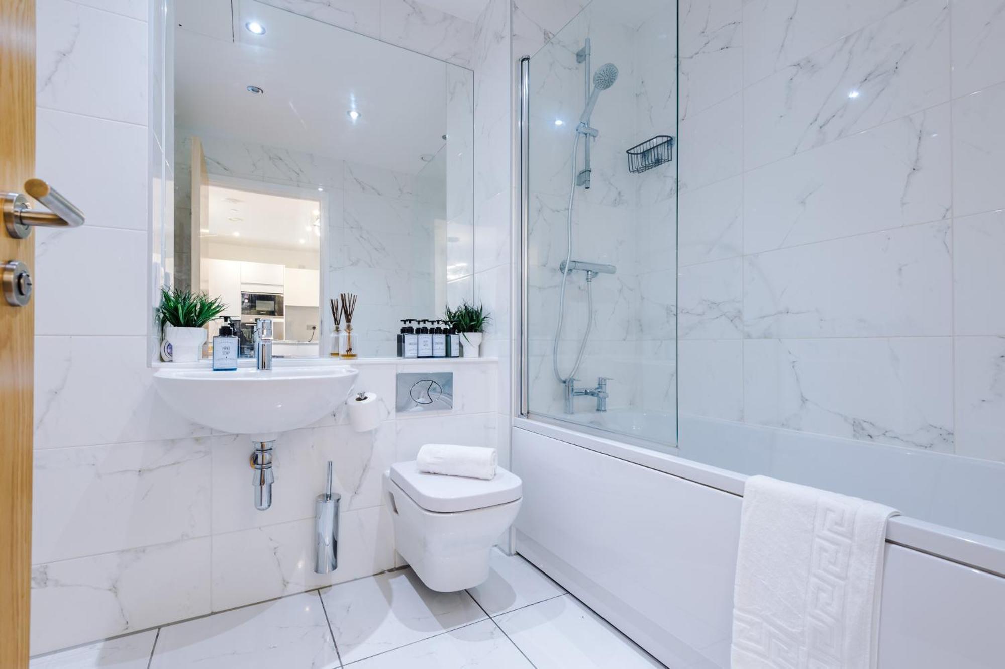 The Axium Suite- Free Parking, Near Station, Center, Fast Wifi, Up To 6 People! Apartment