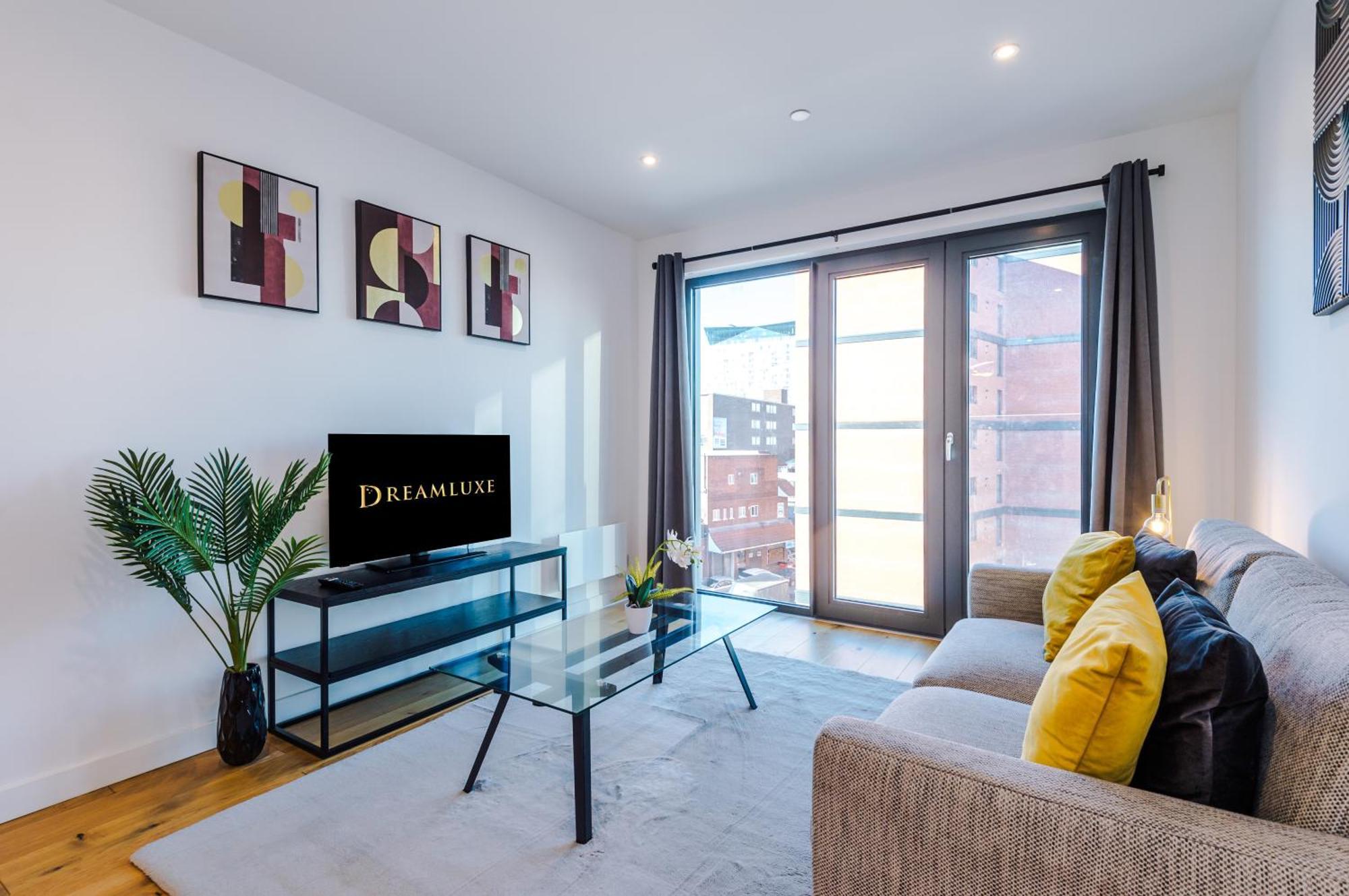 Apartment The Axium Suite- Free Parking, Near Station, Center, Fast Wifi, Up To 6 People! *