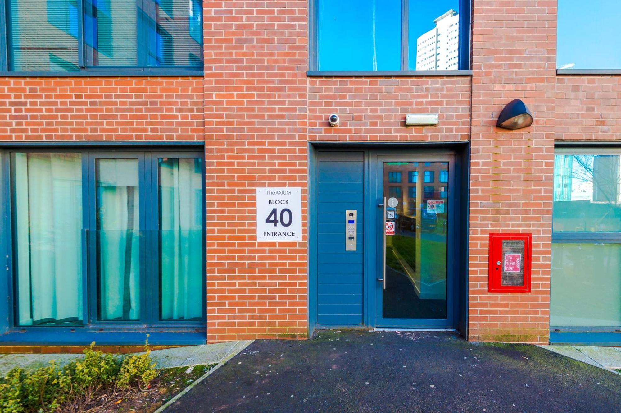 The Axium Suite- Free Parking, Near Station, Center, Fast Wifi, Up To 6 People! *