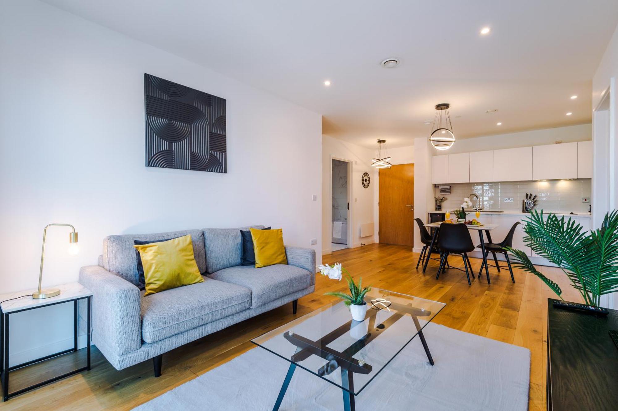 The Axium Suite- Free Parking, Near Station, Center, Fast Wifi, Up To 6 People!