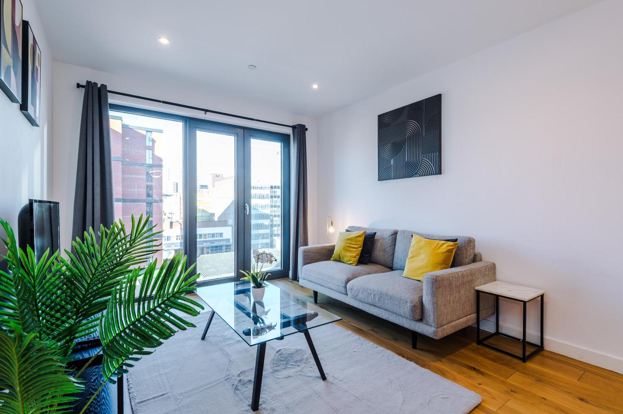 The Axium Suite- Free Parking, Near Station, Center, Fast Wifi, Up To 6 People! *