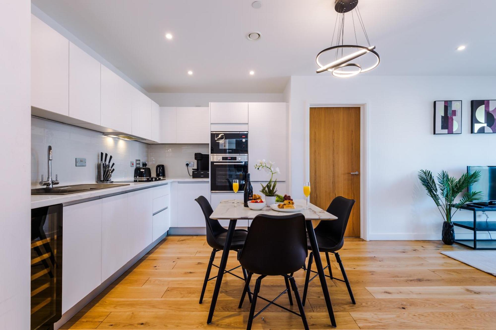 The Axium Suite- Free Parking, Near Station, Center, Fast Wifi, Up To 6 People! * Birmingham