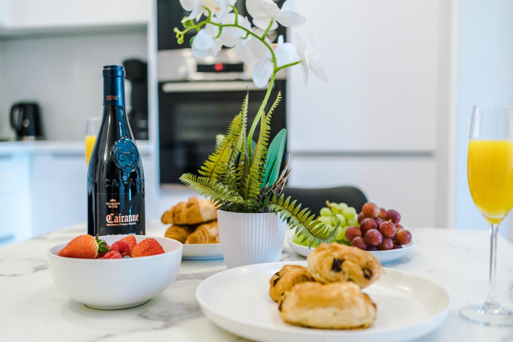 The Axium Suite- Free Parking, Near Station, Center, Fast Wifi, Up To 6 People!